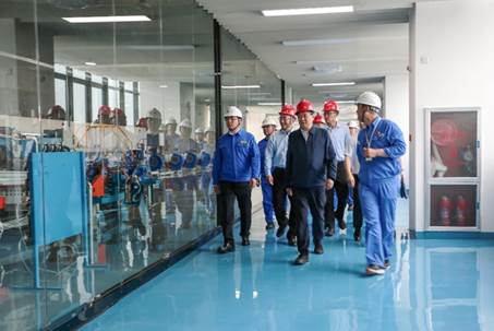打造向上向前第一象限生力軍 錘煉甘于做人做事作難、受苦受累受屈的企業(yè)家隊(duì)伍——河南投資集團(tuán)黨委書(shū)記、董事長(zhǎng)劉新勇蒞臨安彩高科開(kāi)展主題教育調(diào)研