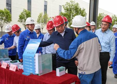 打造向上向前第一象限生力軍 錘煉甘于做人做事作難、受苦受累受屈的企業(yè)家隊(duì)伍——河南投資集團(tuán)黨委書(shū)記、董事長(zhǎng)劉新勇蒞臨安彩高科開(kāi)展主題教育調(diào)研
