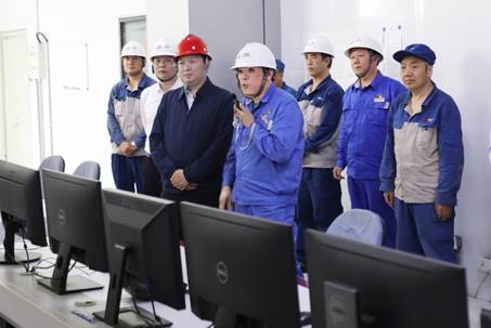 打造向上向前第一象限生力軍 錘煉甘于做人做事作難、受苦受累受屈的企業(yè)家隊(duì)伍——河南投資集團(tuán)黨委書(shū)記、董事長(zhǎng)劉新勇蒞臨安彩高科開(kāi)展主題教育調(diào)研